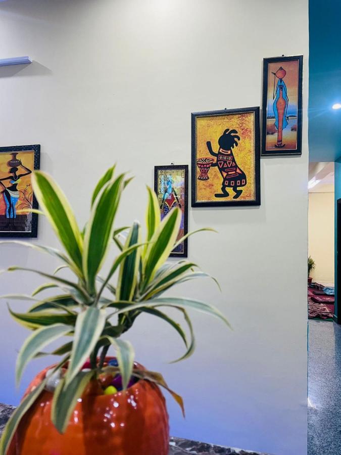 Hotel Manohar Rishikesh Bagian luar foto