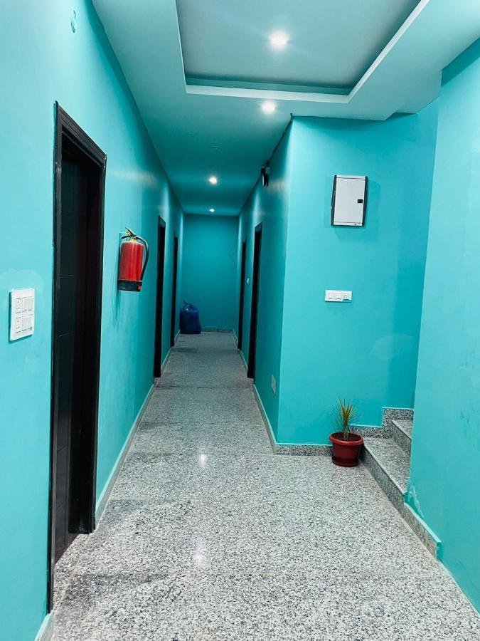 Hotel Manohar Rishikesh Bagian luar foto