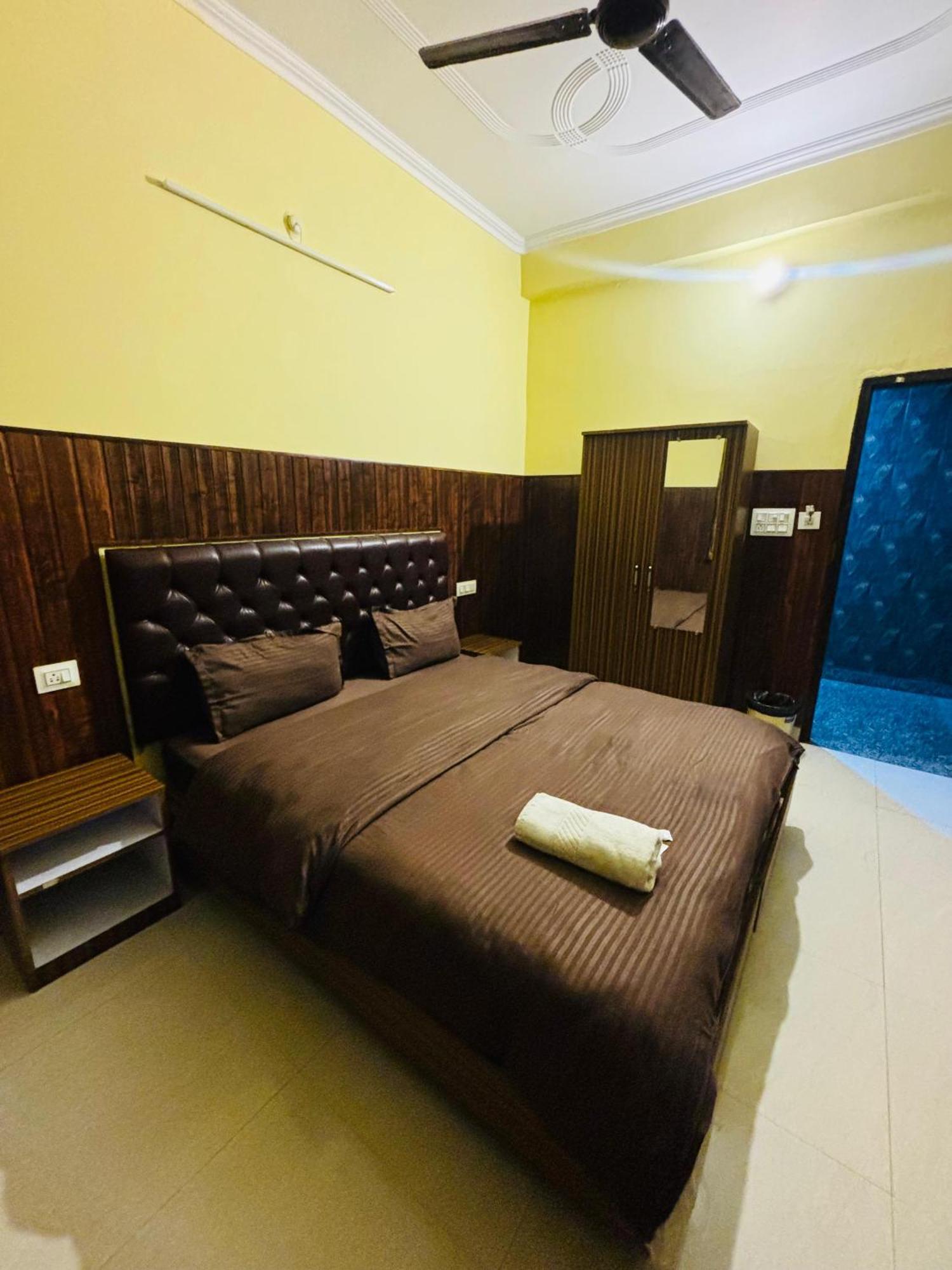 Hotel Manohar Rishikesh Bagian luar foto