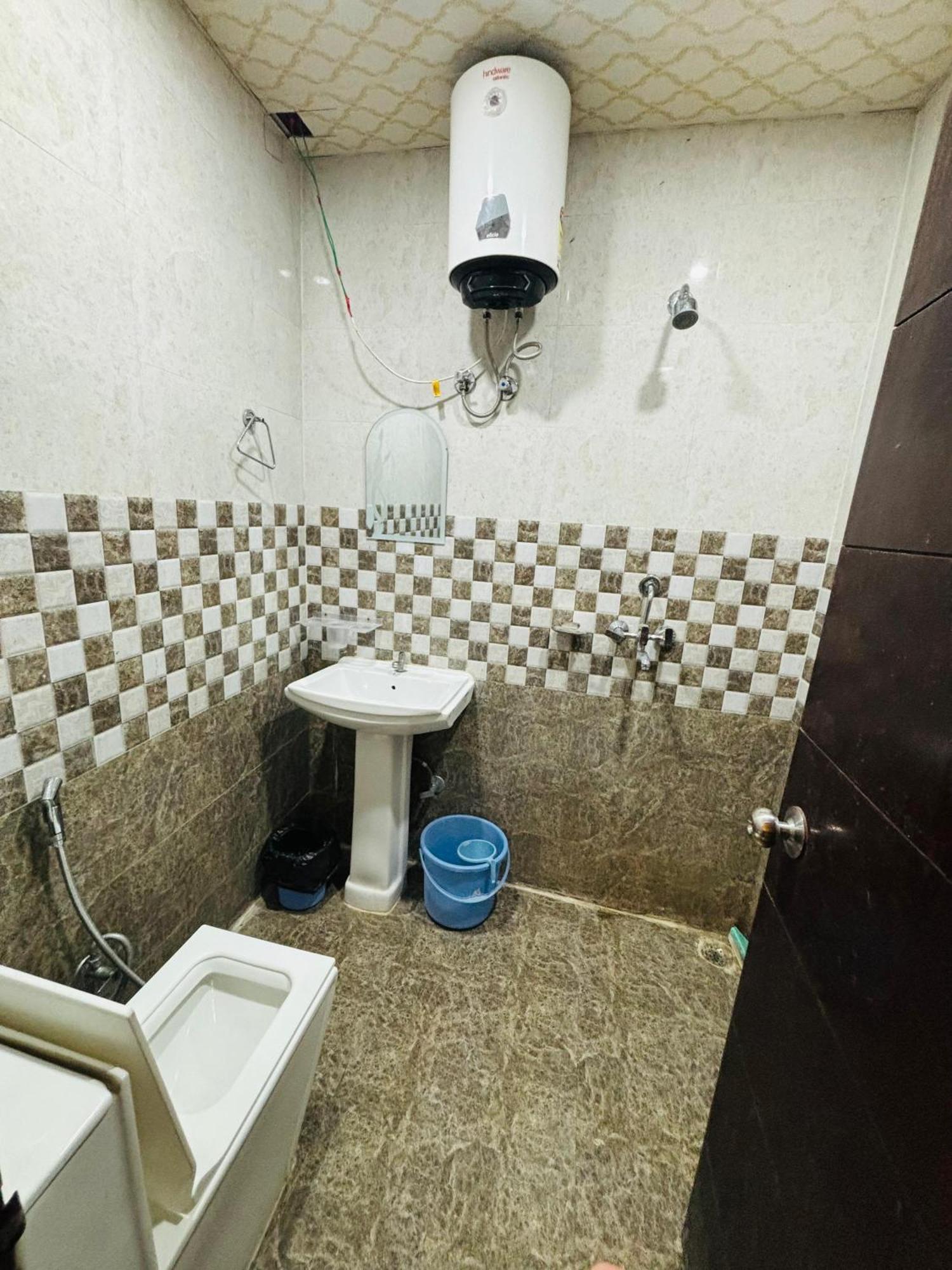 Hotel Manohar Rishikesh Bagian luar foto